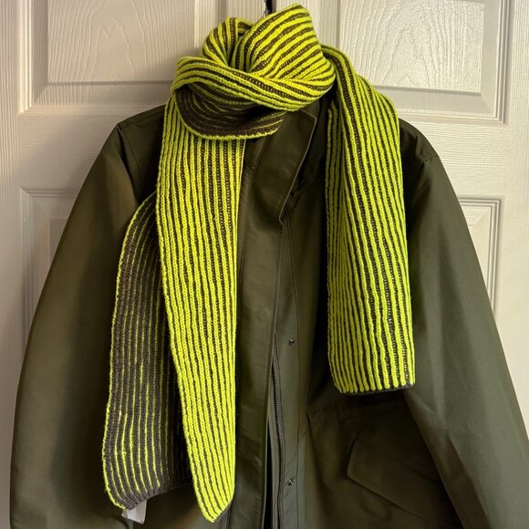 Bi-color wool scarf - Picture 1 of 8